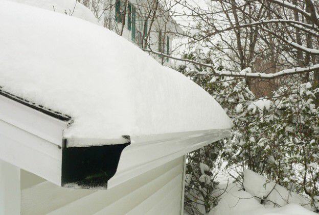 Neige_dessus_crochet_continu_gouttieres-624x422-3